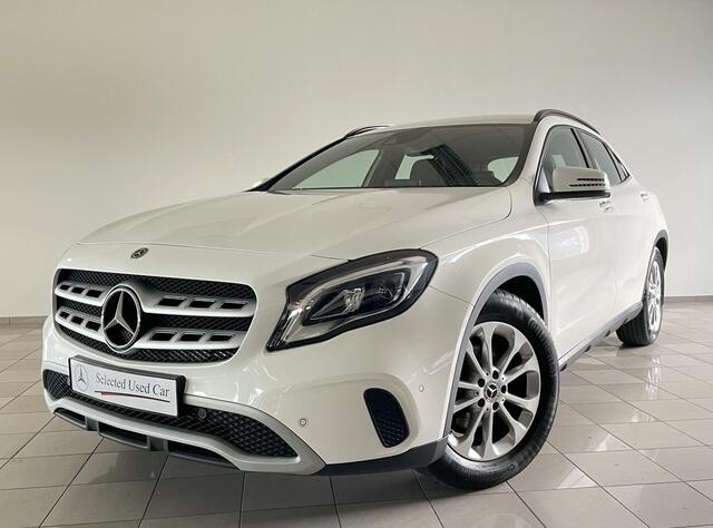 Mercedes-Benz GLA-KLASSE 180 Business Solution Limited | Afneembare trekhaak | Keyless | Elektrische Achterklep | Stoelverwarming | Navigatie | Climate Control | Cruise Control