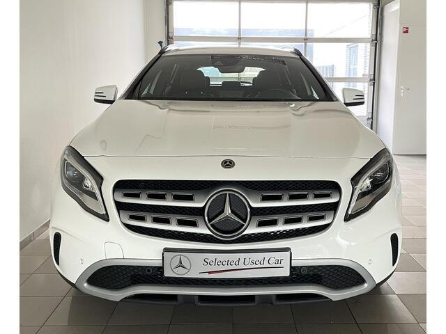 Mercedes-Benz GLA-KLASSE 180 Business Solution Limited | Afneembare trekhaak | Keyless | Elektrische Achterklep | Stoelverwarming | Navigatie | Climate Control | Cruise Control