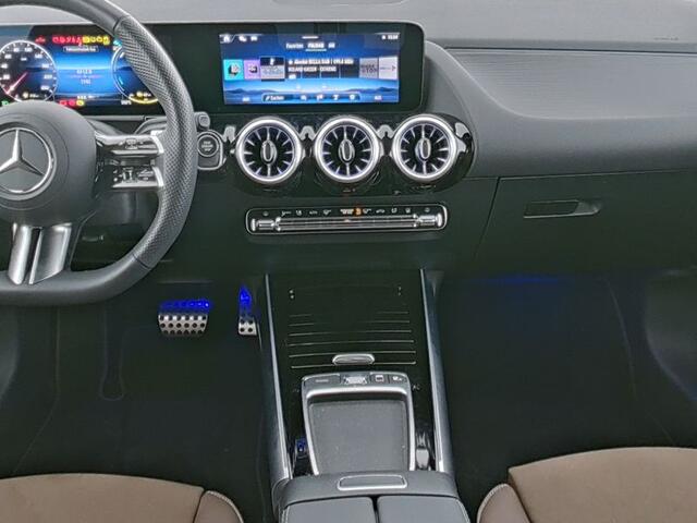 Mercedes-Benz GLA-KLASSE 250 e AMG Plug-In Hybride AMG Line | Dodehoek Assist | Memory voorstoelen | 11 kW Laden | stuur en Stoelverwarming. Inclusief 24 maanden MB Certified garantie voor Europa.