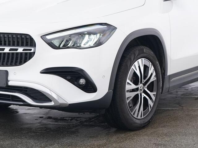 Mercedes-Benz GLA-KLASSE 250 e Plug-In Hybride Panorama Schuif-Kanteldak | Dodehoekassist | Memory Voorstoelen | Sfeerverlichting | 11 kW Laden | Stuur en Stoelverwarming. Inclusief 24 maanden MB Certified garantie voor Europa.