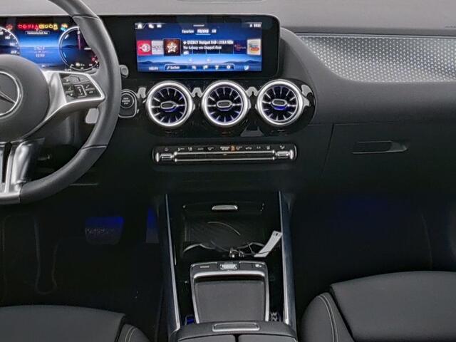 Mercedes-Benz GLA-KLASSE 250 e Plug-In Hybride Panorama Schuif-Kanteldak | Dodehoekassist | Memory Voorstoelen | Sfeerverlichting | 11 kW Laden | Stuur en Stoelverwarming. Inclusief 24 maanden MB Certified garantie voor Europa.