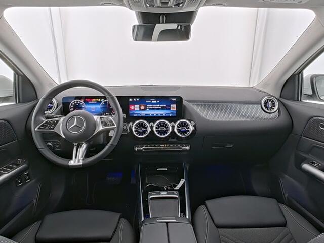 Mercedes-Benz GLA-KLASSE 250 e Plug-In Hybride Panorama Schuif-Kanteldak | Dodehoekassist | Memory Voorstoelen | Sfeerverlichting | 11 kW Laden | Stuur en Stoelverwarming. Inclusief 24 maanden MB Certified garantie voor Europa.