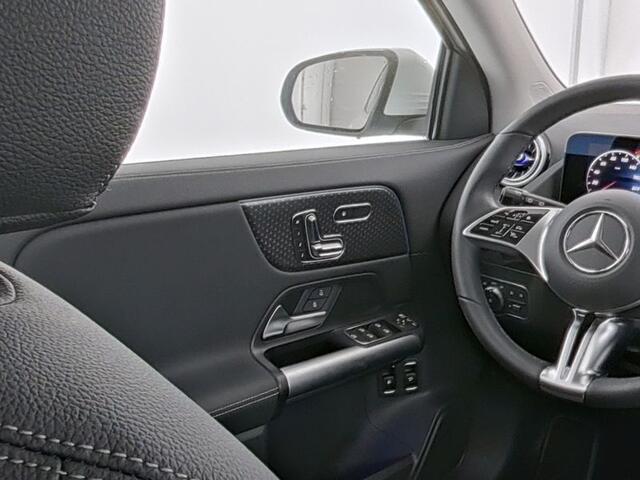 Mercedes-Benz GLA-KLASSE 250 e Plug-In Hybride Panorama Schuif-Kanteldak | Dodehoekassist | Memory Voorstoelen | Sfeerverlichting | 11 kW Laden | Stuur en Stoelverwarming. Inclusief 24 maanden MB Certified garantie voor Europa.