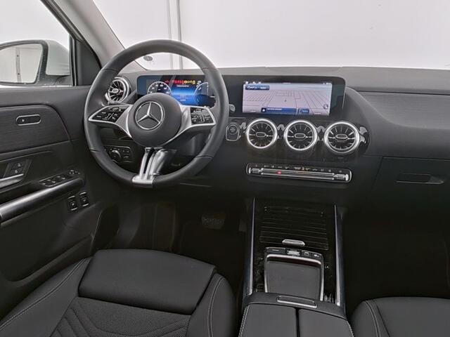 Mercedes-Benz GLA-KLASSE 250 e Plug-In Hybride Edition Progressive Line | Panorama Schuif-Kanteldak | MultiBeam Koplampen | Thermotronic Airco | Distronic. Inclusief 24 maanden MB Certified garantie voor Europa.