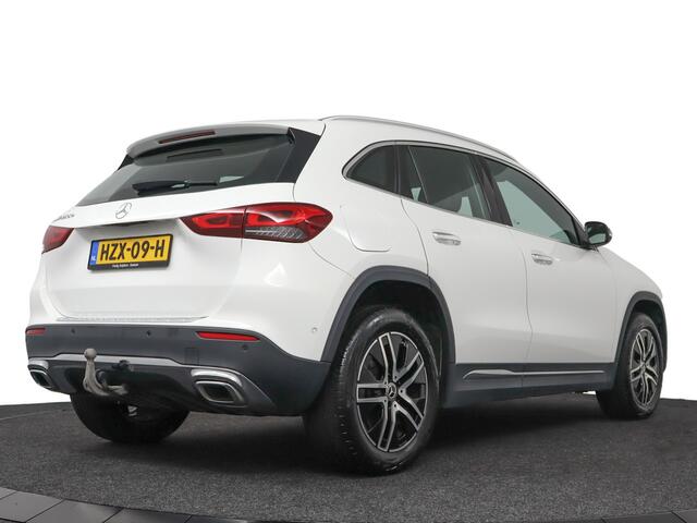 Mercedes-Benz GLA-KLASSE 250 e Business Solution Luxury Limited | Trekhaak | Navi | Xenon/LED | Ambilight - RIJKLAAR