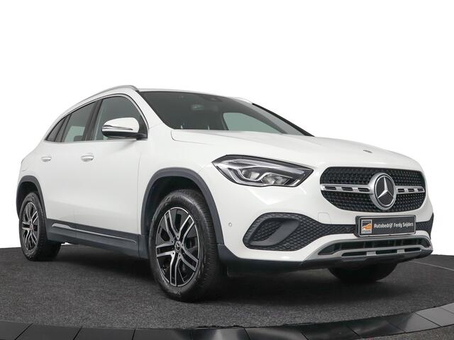 Mercedes-Benz GLA-KLASSE 250 e Business Solution Luxury Limited | Trekhaak | Navi | Xenon/LED | Ambilight - RIJKLAAR
