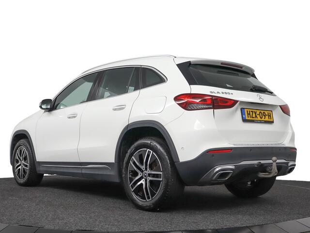 Mercedes-Benz GLA-KLASSE 250 e Business Solution Luxury Limited | Trekhaak | Navi | Xenon/LED | Ambilight - RIJKLAAR