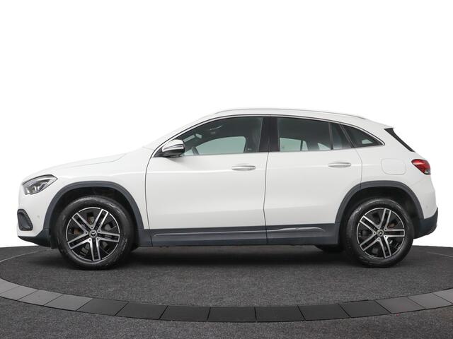 Mercedes-Benz GLA-KLASSE 250 e Business Solution Luxury Limited | Trekhaak | Navi | Xenon/LED | Ambilight - RIJKLAAR