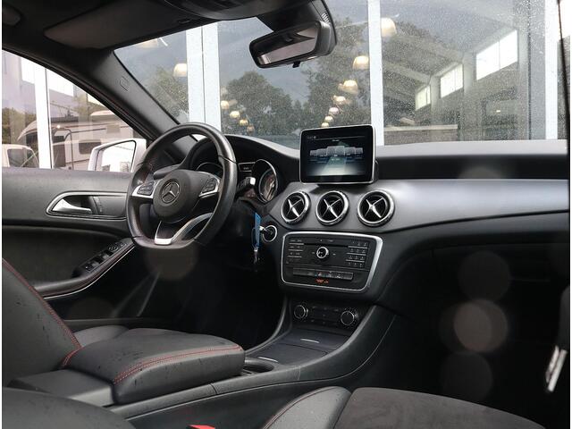 Mercedes-Benz GLA-KLASSE 180 AMG Line | Panoramadak