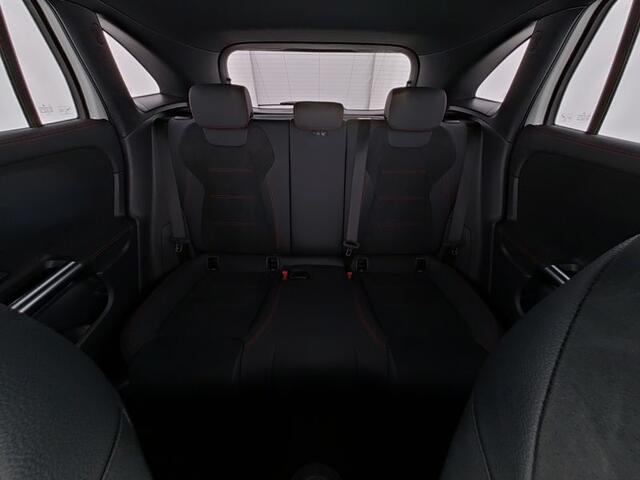 Mercedes-Benz GLA-KLASSE 250 e AMG Plug-In Hybride Trekhaak | AMG Line Advanced Plus | Night Pakket | Dodehoek Assist | 11kW Laden | Stuur en Stoelverwarming. Inclusief 24 maanden MB Certified garantie voor Europa.