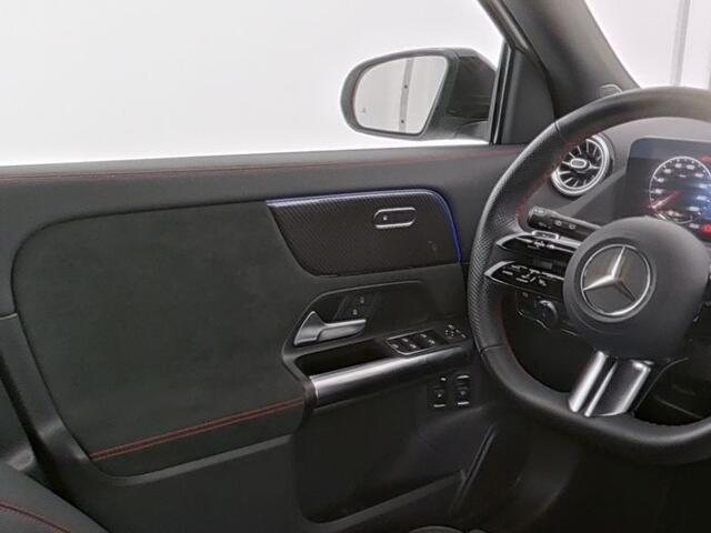 Mercedes-Benz GLA-KLASSE 250 e AMG Plug-In Hybride Trekhaak | AMG Line Advanced Plus | Night Pakket | Dodehoek Assist | 11kW Laden | Stuur en Stoelverwarming. Inclusief 24 maanden MB Certified garantie voor Europa.