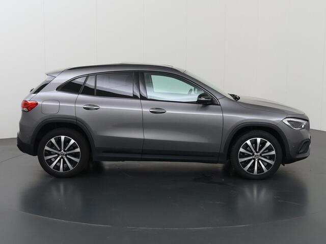 Mercedes-Benz GLA-KLASSE 250 e Luxury Line | Panoramadak | Night pakket | Multibeam |