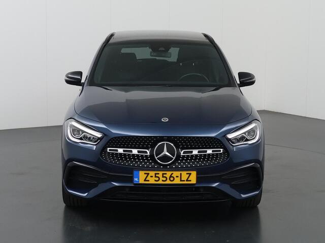 Mercedes-Benz GLA-KLASSE 250 e AMG Line | Night | Panoramadak | Sfeerverlichting | Parkeercamera | Apple carplay |