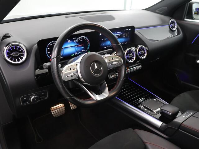 Mercedes-Benz GLA-KLASSE 250 e AMG Line | Night | Panoramadak | Sfeerverlichting | Parkeercamera | Apple carplay |