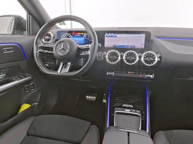 Mercedes-Benz GLA-KLASSE 250 e AMG Plug-In Hybride Edition AMG Line | Night Pakket | Panorama Schuif-Kanteldak | 11kW Laden | Multibeam Koplampen | Stuur en Stoelverwarming. Inclusief 24 maanden Mercedes-Benz Certified garantie voor Europa.