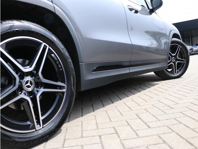 Mercedes-Benz GLA-KLASSE 180 AMG Line I Panoramadak I Trekhaak I Leder I Widescreen