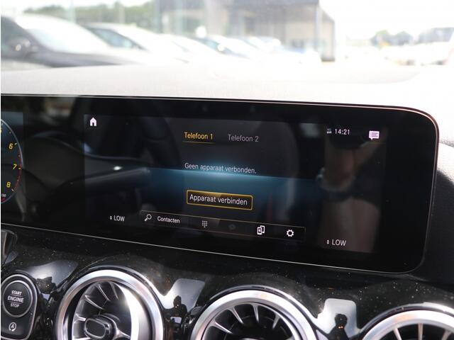 Mercedes-Benz GLA-KLASSE 180 AMG Line I Panoramadak I Trekhaak I Leder I Widescreen