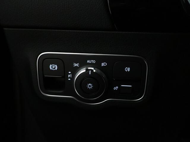 Mercedes-Benz GLA-KLASSE 250 e Plug-In Hybride | Panoramadak | Distronic | Sound system | Parkeerpakket met achteruitrijcamera | Stuur en Stoelverwarming. Inclusief 24 maanden MB Certified garantie voor Europa.