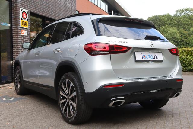 Mercedes-Benz GLA-KLASSE 250 e Progressive Night Pano/LED/Leder/Keyless/Camera/Elek. stoelen/Dodehoek/19"/Trekhaak wegkl.