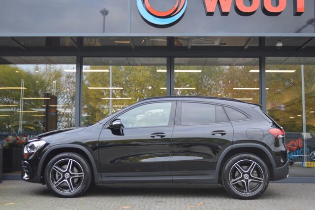 Mercedes-Benz GLA-KLASSE 250 e AMG Led Panorama Distronic Burmester Camera Night Augmented Pdc