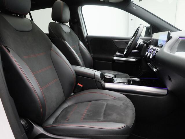 Mercedes-Benz GLA-KLASSE 250 e AMG Line | PANO | 360° | SFEERVERLICHTING | STOELVERWARMING