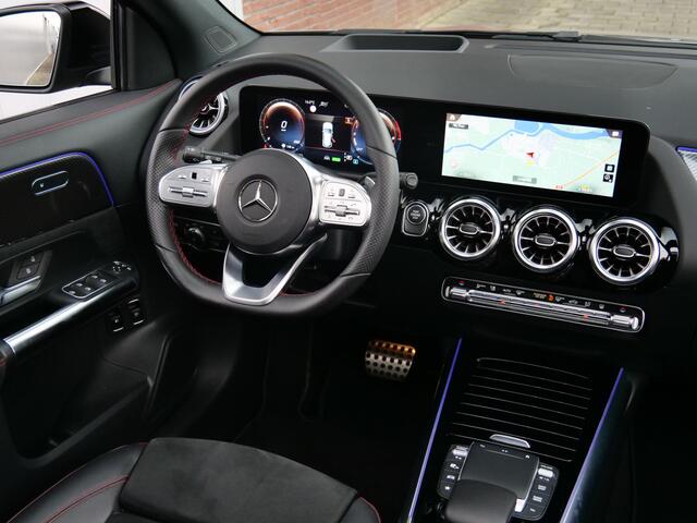 Mercedes-Benz GLA-KLASSE 250 e AMG Line Automaat Panoramadak / Sfeerverlichting / Stoelverwarming