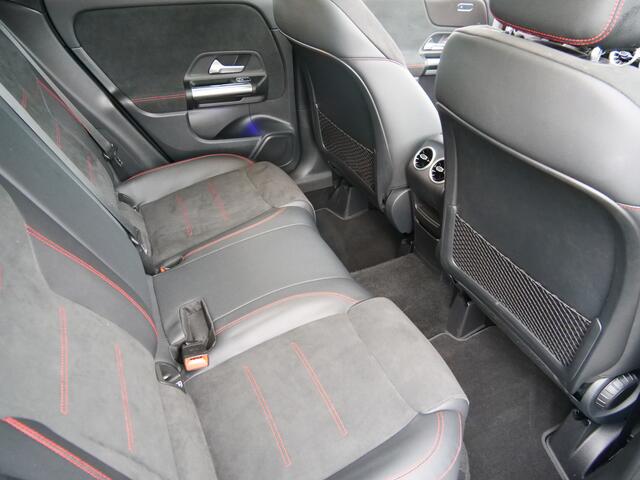 Mercedes-Benz GLA-KLASSE 250 e AMG Line Automaat Panoramadak / Sfeerverlichting / Stoelverwarming