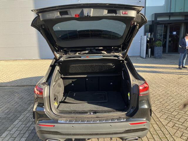 Mercedes-Benz GLA-KLASSE 180 Business Solution AMG | 1E EIGENAAR | 12MND GARANTIE | AUTOMAAT | PANO | NAVI | CARPLAY | CRUISE | MEMORY | NL-AUT |