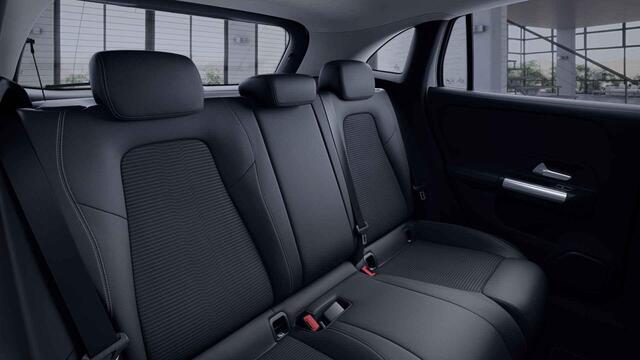 Mercedes-Benz GLA-KLASSE 250 e Luxury Line | Trekhaak | Stoelverwarming |