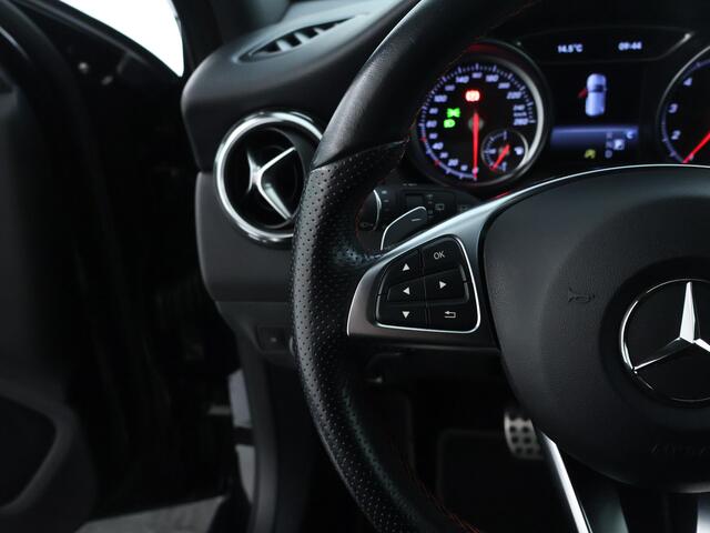 Mercedes-Benz GLA-KLASSE 180 Business Solution AMG | Cruise Control | AMG Line | Stoelverwarming