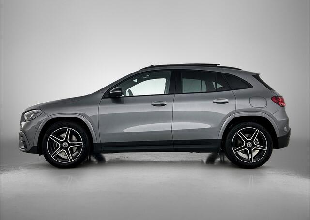Mercedes-Benz GLA-KLASSE 180 Business Solution AMG | Trekhaak | MULTIBEAM LED | Nightpakket | Panoramaschuifdak | Smartphone Integratie | Keyless-Go comfortpakket | EASY PACK achterklep |