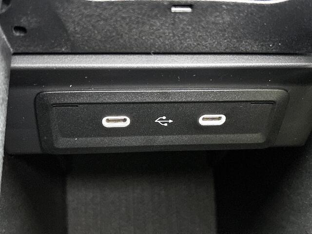 Mercedes-Benz GLA-KLASSE 180 Business Solution AMG | Trekhaak | MULTIBEAM LED | Nightpakket | Panoramaschuifdak | Smartphone Integratie | Keyless-Go comfortpakket | EASY PACK achterklep |