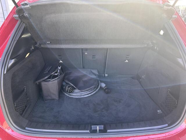 Mercedes-Benz GLA-KLASSE 250 e AMG Line | Panoramadak | Cruise Control | Stoelverwarming | Apple Carplay