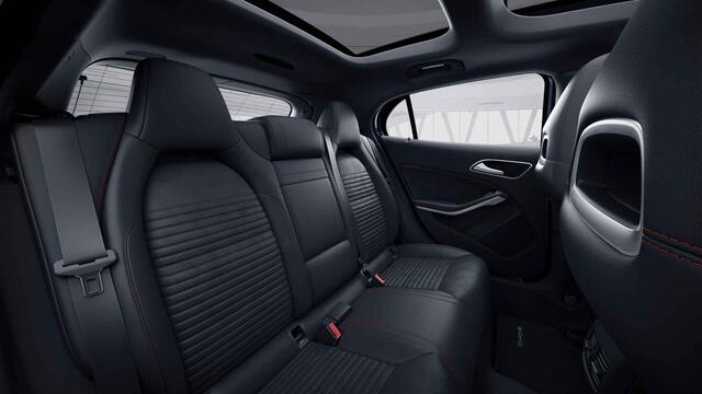 Mercedes-Benz GLA-KLASSE 180 Business Solution AMG | Panoramadak | 19" lichtmetalen velgen | Keyless | Achteruitrijcamera |