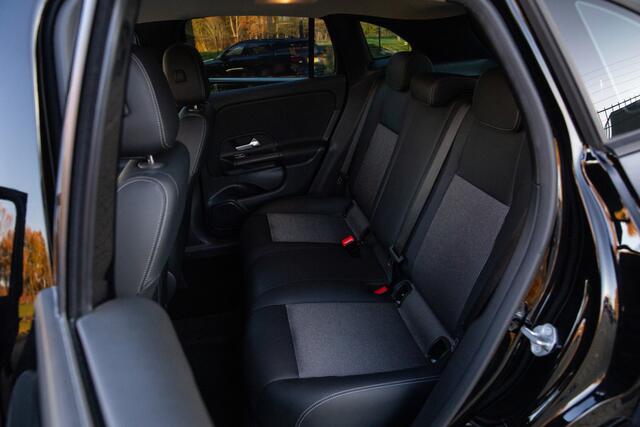 Mercedes-Benz GLA-KLASSE 180 , Trekhaak, Camera,