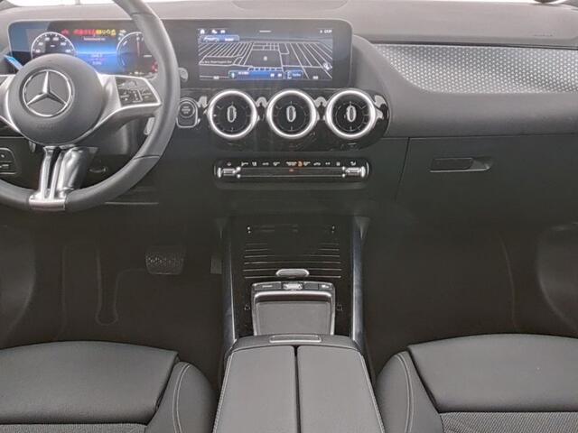 Mercedes-Benz GLA-KLASSE 250 e Plug-In Hybride Night Pakket | Memory Voorstoelen | Ledkoplampen | 11kW Laden | Stuur en Stoelverwarming. Inclusief 24 maanden MB Certified garantie voor Europa.