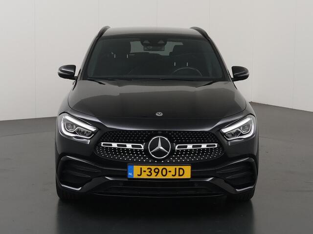 Mercedes-Benz GLA-KLASSE 200 Business Solution AMG | Night | Sfeerverlichting | Stoelverwarming | 19" lichtmetalen velgen | High Peformance LED koplampen |