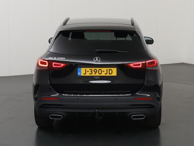 Mercedes-Benz GLA-KLASSE 200 Business Solution AMG | Night | Sfeerverlichting | Stoelverwarming | 19" lichtmetalen velgen | High Peformance LED koplampen |