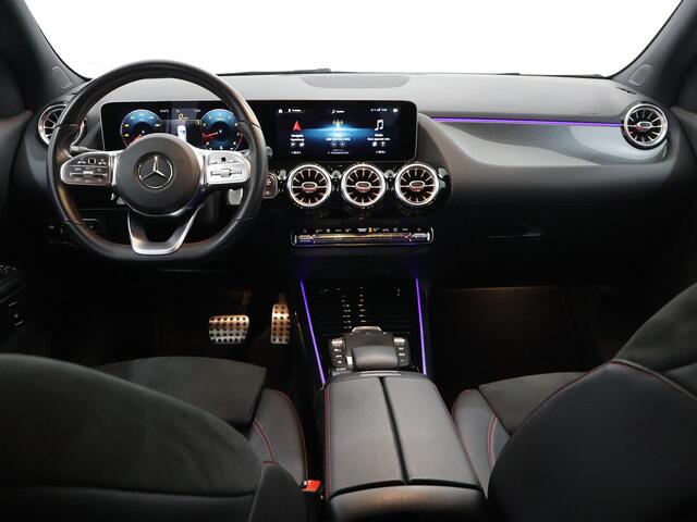Mercedes-Benz GLA-KLASSE 200 Business Solution AMG | Night | Sfeerverlichting | Stoelverwarming | 19" lichtmetalen velgen | High Peformance LED koplampen |