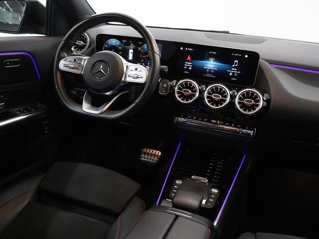 Mercedes-Benz GLA-KLASSE 200 Business Solution AMG | Night | Sfeerverlichting | Stoelverwarming | 19" lichtmetalen velgen | High Peformance LED koplampen |