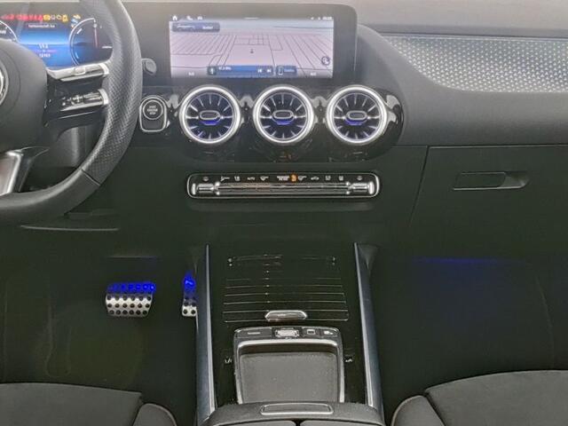 Mercedes-Benz GLA-KLASSE 250 e AMG Plug-In Hybride AMG Line Premium Plus | Night Pakket | Trekhaak | AC en DC Laden | Distronic | Stuur en Stoelverwarming. Inclusief 24 maanden MB Certified garantie voor Europa.