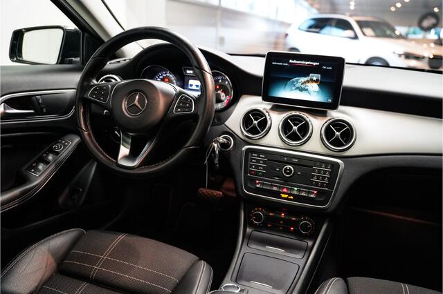 Mercedes-Benz GLA-KLASSE 180 Prestige|Panodak|Stoelverwarming|Bi-Xenon