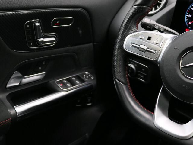 Mercedes-Benz GLA-KLASSE 250 e Business Solution AMG Limited AMG Line | Night Pakket | Panorama Schuif-Kanteldak | Ledkoplampen | Sfeerverlichting | Memory voorstoelen. Inclusief 24 maanden MB Certified garantie voor Europa.