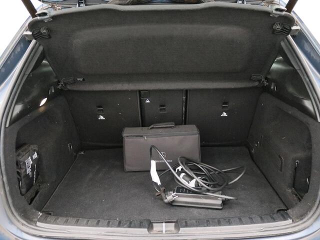 Mercedes-Benz GLA-KLASSE 250 e Business Solution AMG Limited AMG Line | Night Pakket | Panorama Schuif-Kanteldak | Ledkoplampen | Sfeerverlichting | Memory voorstoelen. Inclusief 24 maanden MB Certified garantie voor Europa.