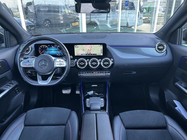 Mercedes-Benz GLA-KLASSE 200 Business Solution AMG | Panoramadak | Carplay | Cruise Control | Navigatie | Stoelverwarming