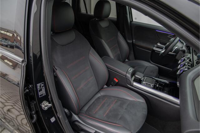 Mercedes-Benz GLA-KLASSE 180 AMG Nightpack, Widescreen, Distronic, Sfeerverlichting 2023