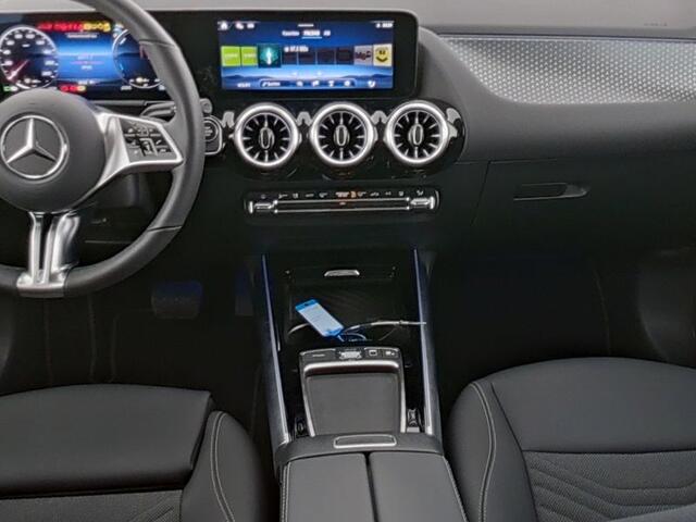 Mercedes-Benz GLA-KLASSE 250 e Plug-In Hybride Trekhaak | Sfeerverlichting | Achteruitrijcamera | Keyless-Go | Ledkoplampen | Stuur en Stoelverwarming. Inclusief 24 maanden MB Certified garantie voor Europa.