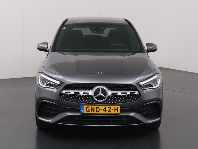 Mercedes-Benz GLA-KLASSE 250 e AMG Line | Panoramadak | Headup | Widescreen | Stoelverwarming | Sfeerverlichting | Apple Carplay |
