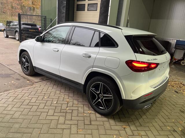 Mercedes-Benz GLA-KLASSE 250 e AMG Line | ACC | Camera | Stoelverwarming | Getint Glas | 19 Inch