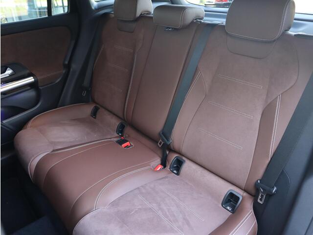 Mercedes-Benz GLA-KLASSE 180 AMG Line